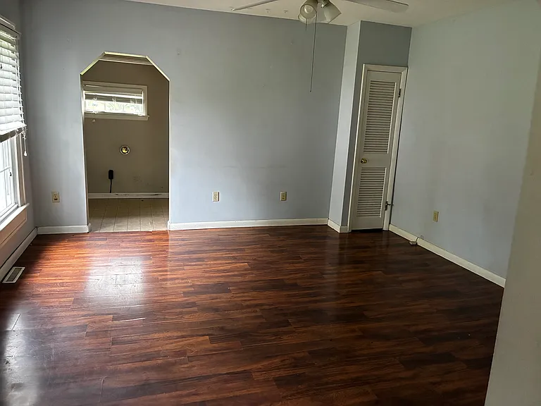 613 Lott St — Photo 8