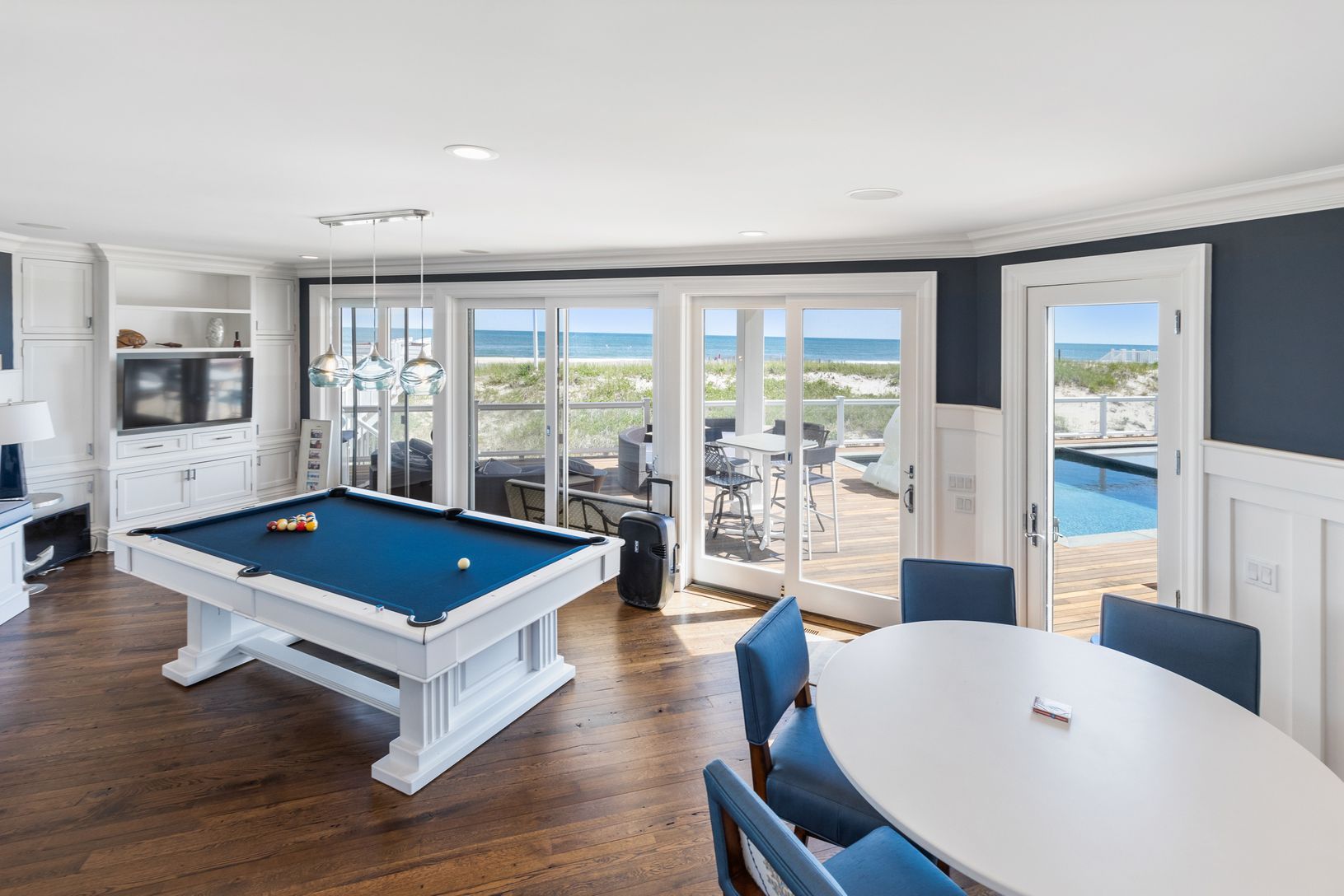  Game room 