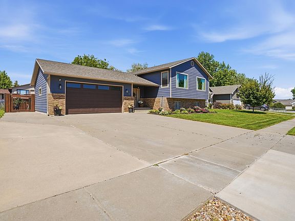 3rd image of 110 Windslow Dr