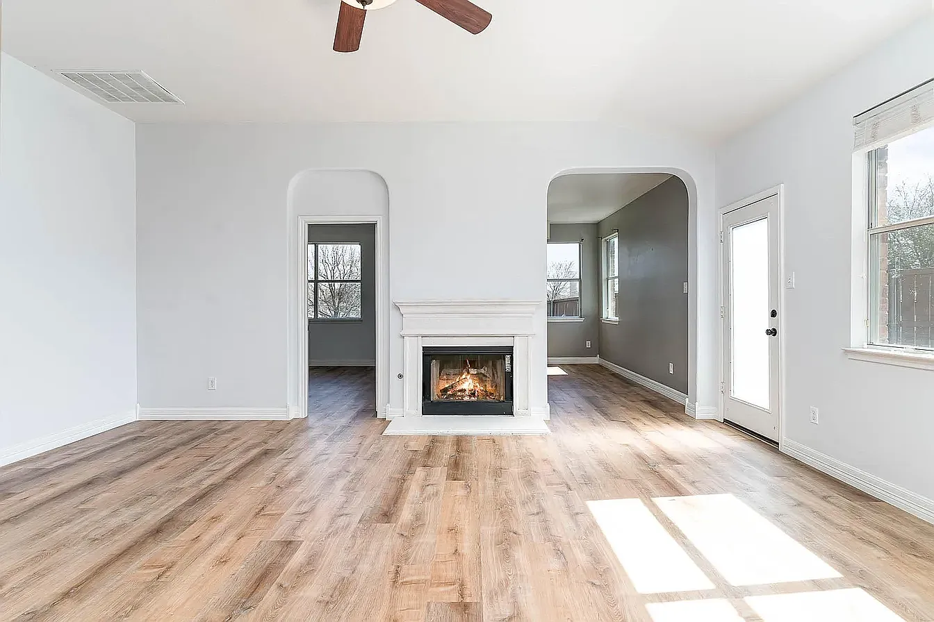 3 bed, 1727 sqft, $2,300 — Photo 3