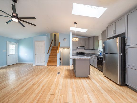 5th image of 4040 Stonybrook Dr