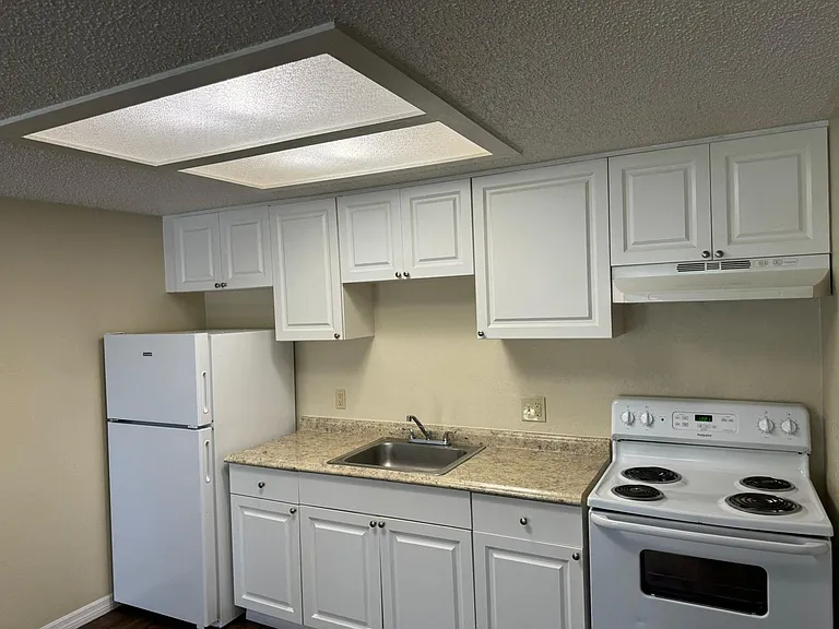 Meadowdale Apartments — Photo 10