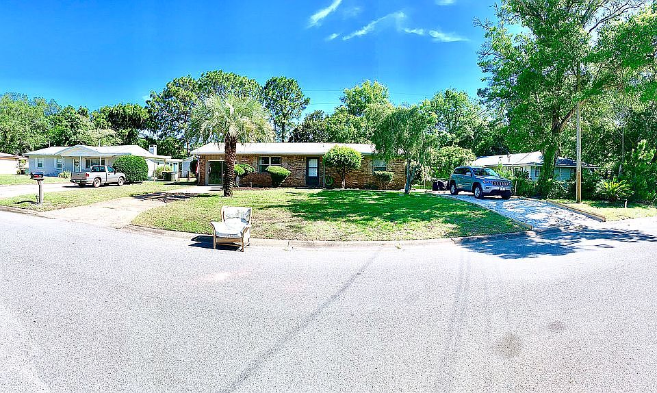 1st image of 320 S Oakland Cir NW