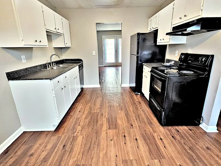 Avalon Cove Townhomes — Photo 48