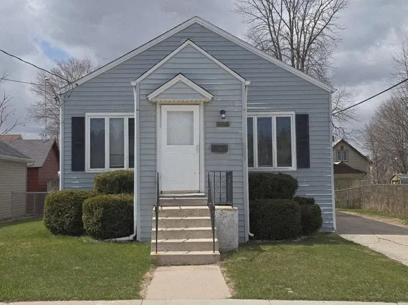 2110 Lincoln St, Two Rivers, WI 54241