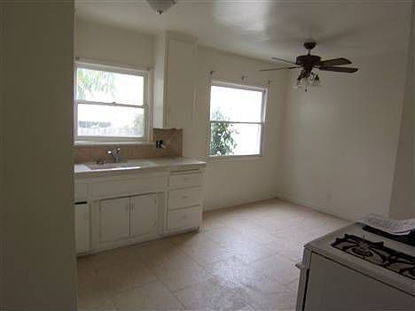 5th image of 556 1/2 W 23rd St