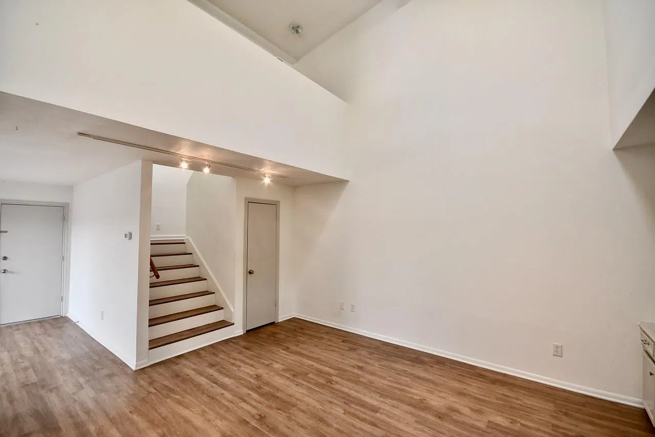 3 bed, 2.0 bath, 1804 sqft, $2,700 — Photo 2