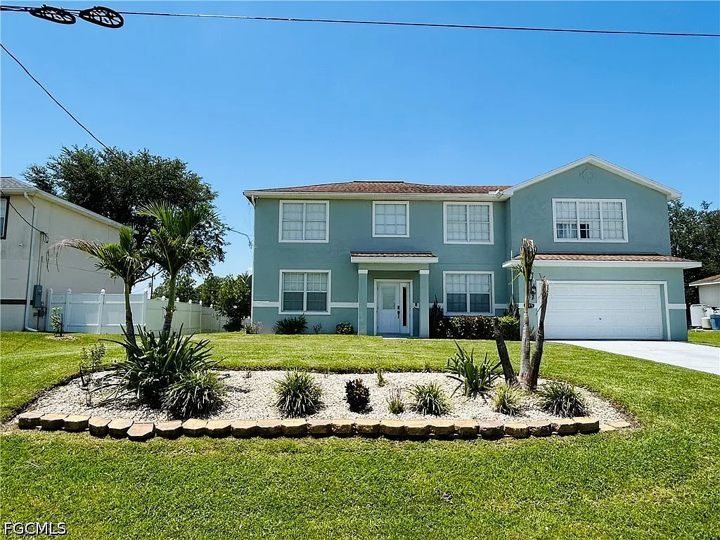 5 bed, 2.5 bath, 2259 sqft, $3,000 — Photo 3