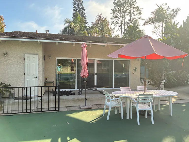 1651 Highland Dr — Photo 2