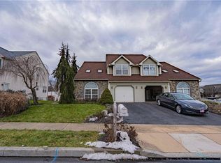 1509 Huron Dr, Sinking Spring, PA 19608