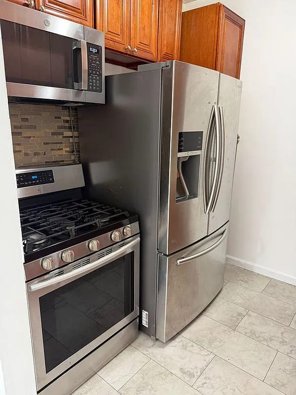 3 bed, 2.0 bath, 1521 sqft, $3,500 — Photo 4