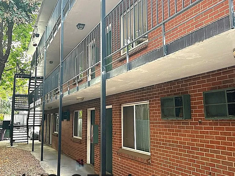 1455 N High St St Charles Apartments — Photo 25