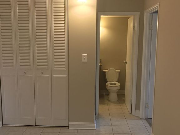 4th image of 560 Lawrence Ave APT 313