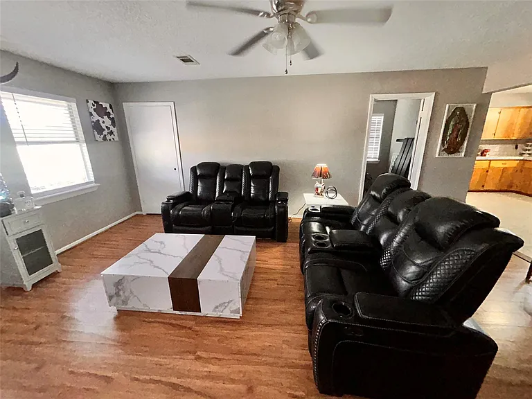 8118 S Hamilton Rd — Photo 4
