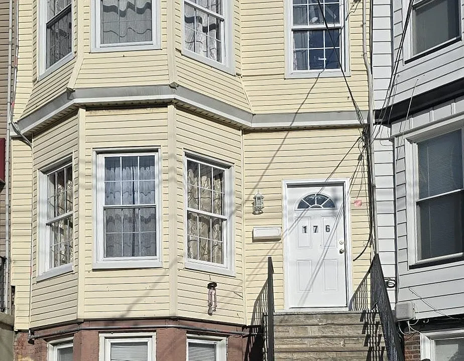 176 Arlington Ave #1