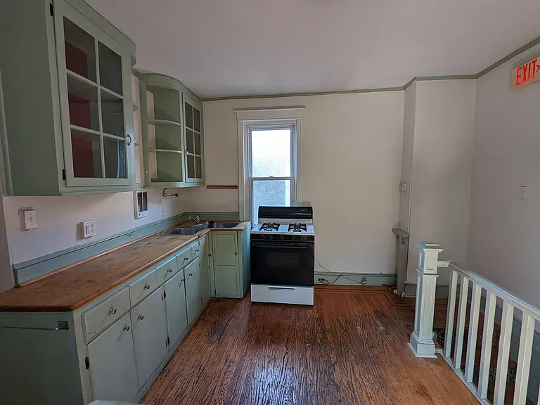 2501-meredith-st-2-4