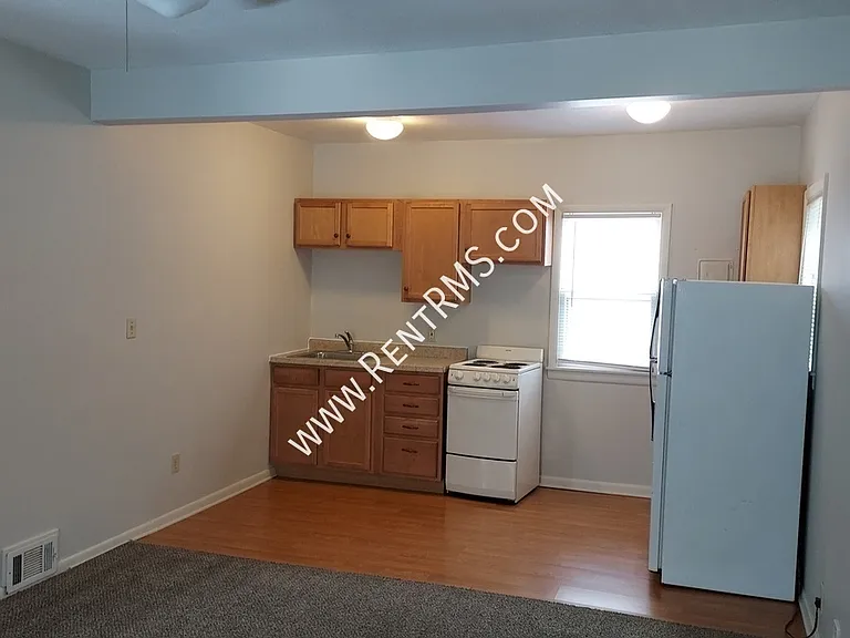 1614 SW College Ave #C — Photo 6