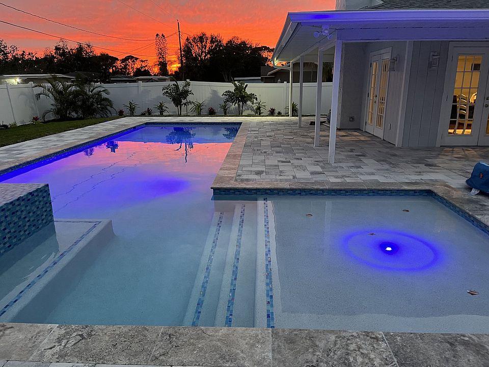 39' newly built, heated saltwater pool and hot tub