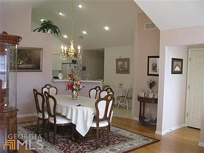 4th image of 145 Butterton Ct