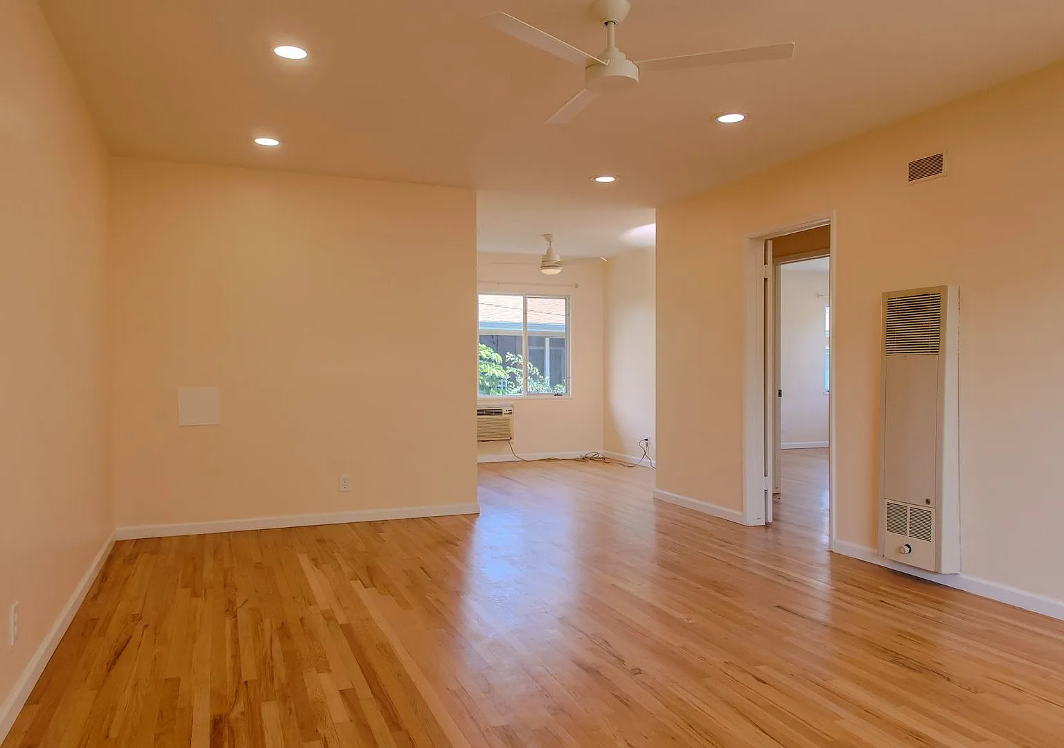 Alameda Ave Apartments — Photo 1