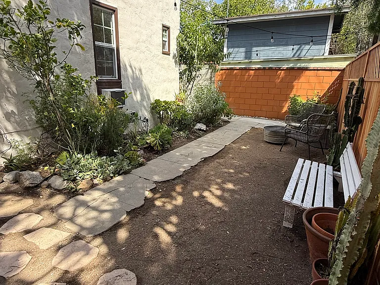 4241 Lincoln Ave — Photo 2