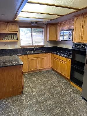 3rd image of 15423 Idaho Ln