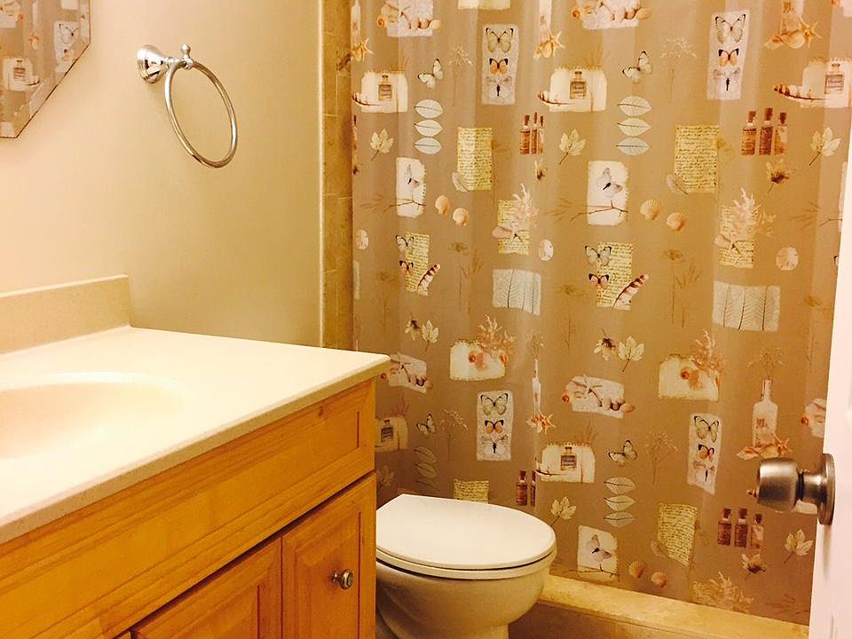 2nd image of 230 NE 26th Ave APT 402