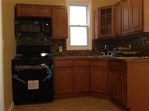 2nd image of 868 S 16th St #2