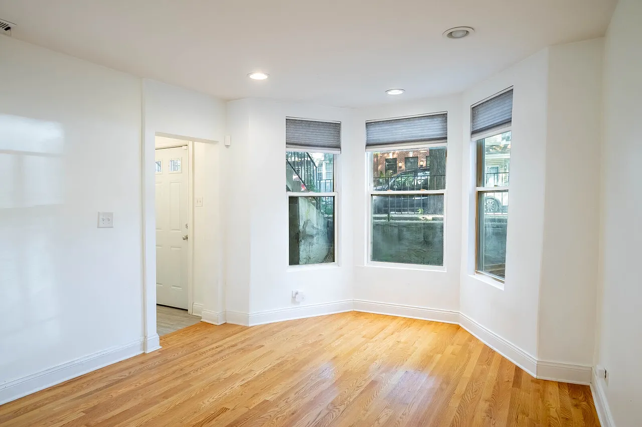 3 bed, 850 sqft, $3,000 — Photo 3