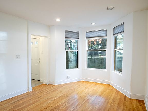 3rd image of 2512 N Marshfield Ave #1