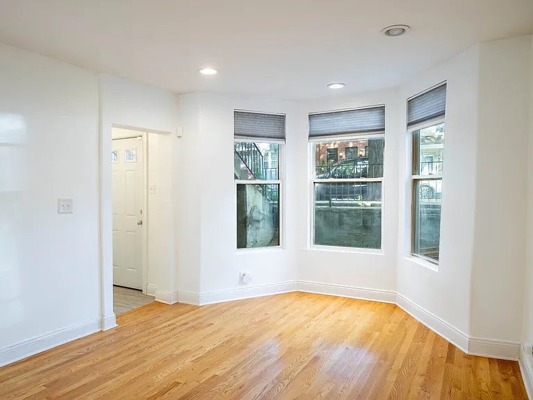 2512 N Marshfield Ave #1 — Photo 3