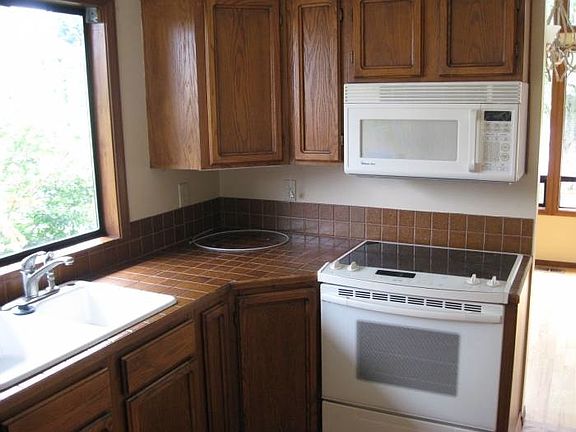 2nd image of 3532 Orchard St SE