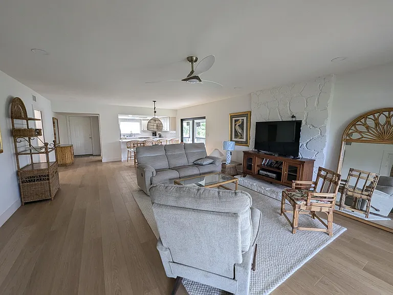 404 Clubhouse Cir — Photo 10