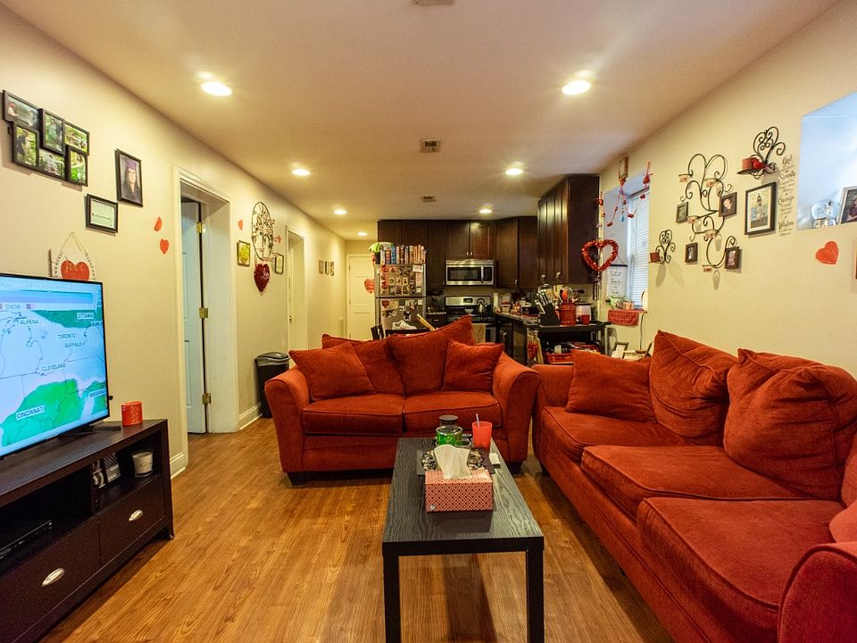 1st image of 4027 N McVicker Ave #G