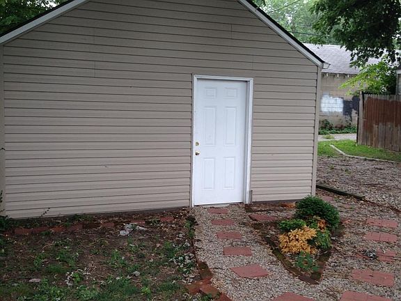 Detached Garage