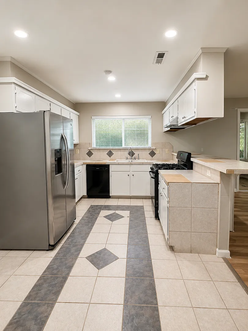 Charming 3 bedroom, 2 bathroom, 1 office/den. — Photo 3