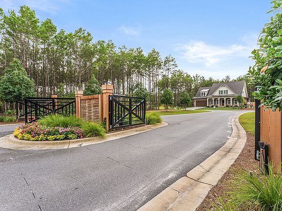 Gated neighborhood within Hammock Bay