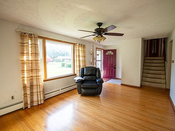 4th image of 1457 Evergreen Ave W