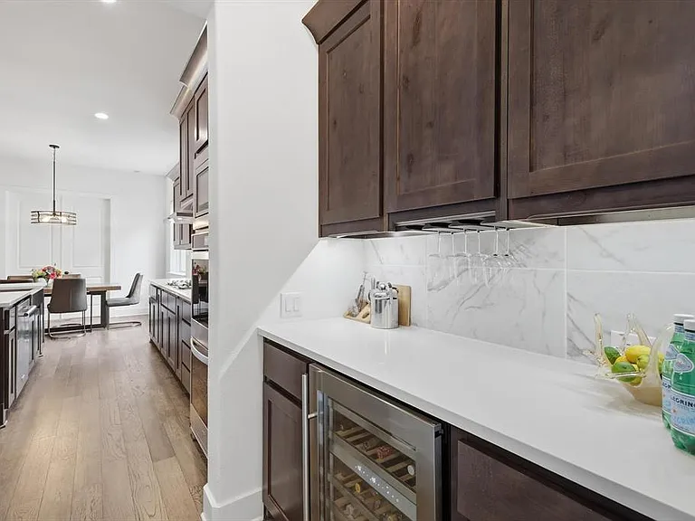 2020 Grey Bark St — Photo 8
