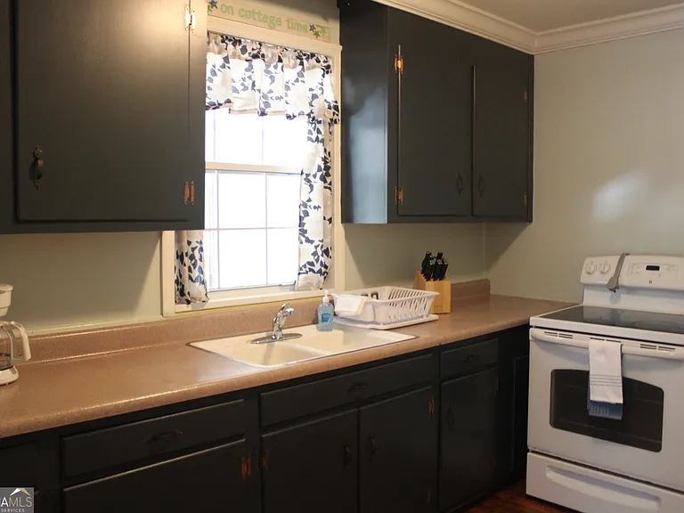 504 Bailey St — Photo 7