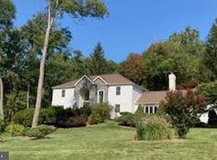 2247 E Deerfield Dr, Media, PA 19063