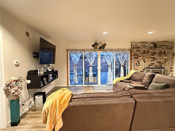 5th image of 1277 Essex Ave