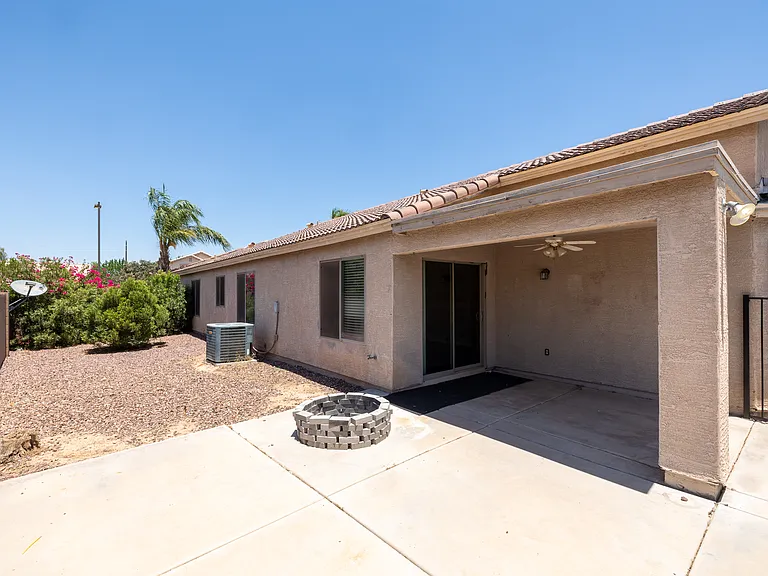 2541 E Silversmith Trl — Photo 32