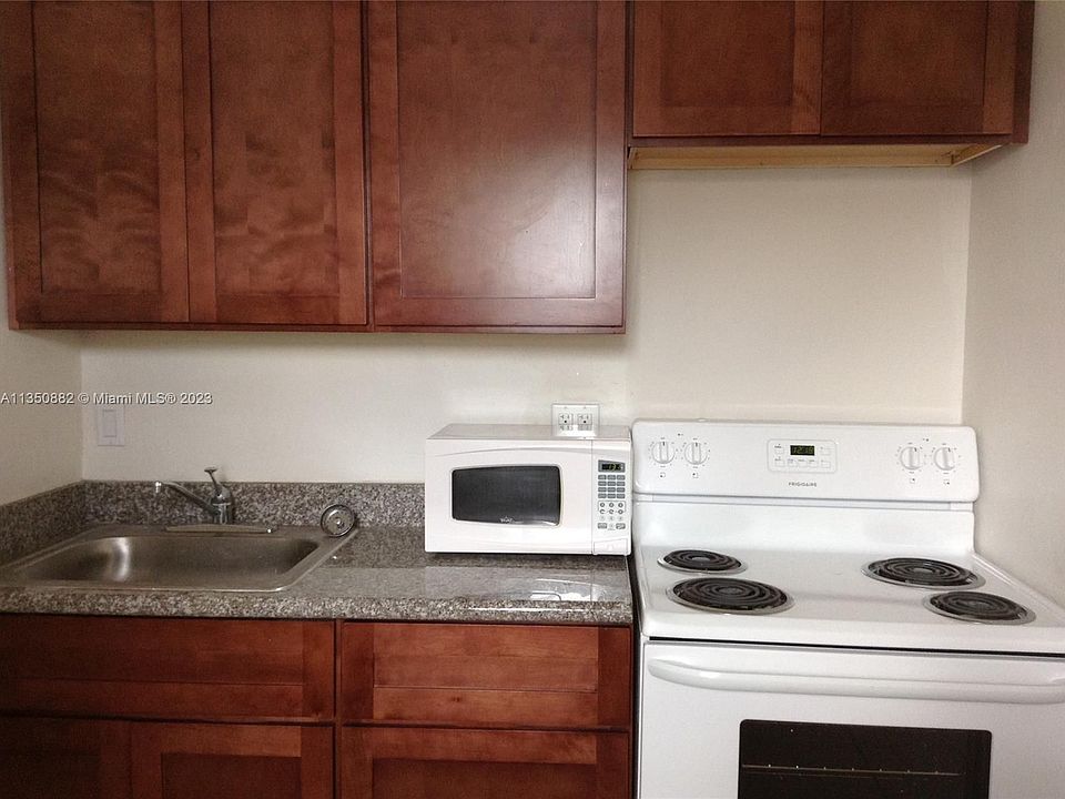1st image of 1533 NW 1st Pl #8