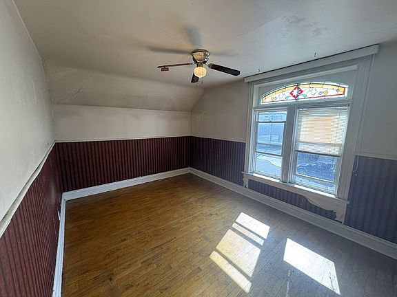 5th image of 115 Bethune St