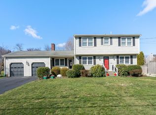 41 Wampanoag Dr, Portsmouth, RI 02871