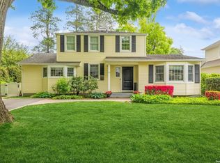 77 Amherst Rd, Albertson, NY 11507