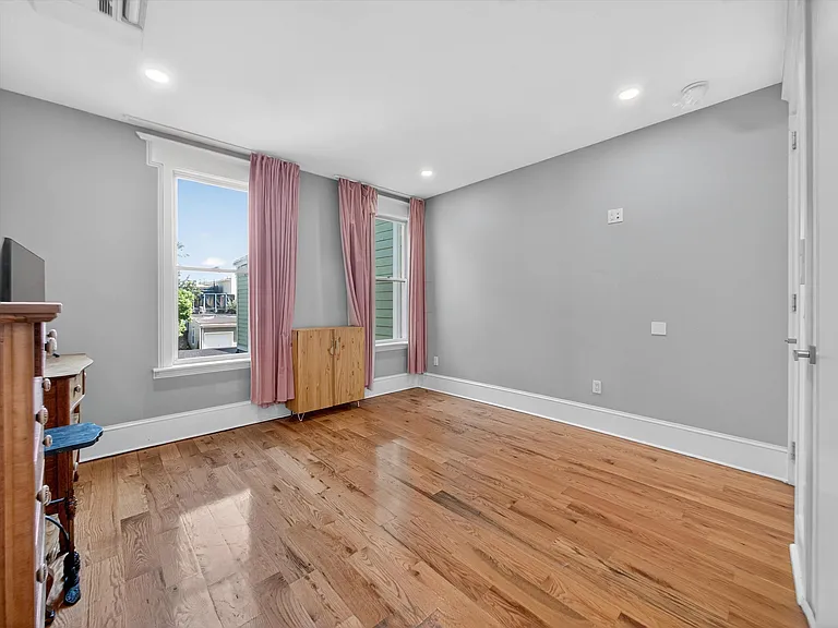 70 Sherman Pl — Photo 13