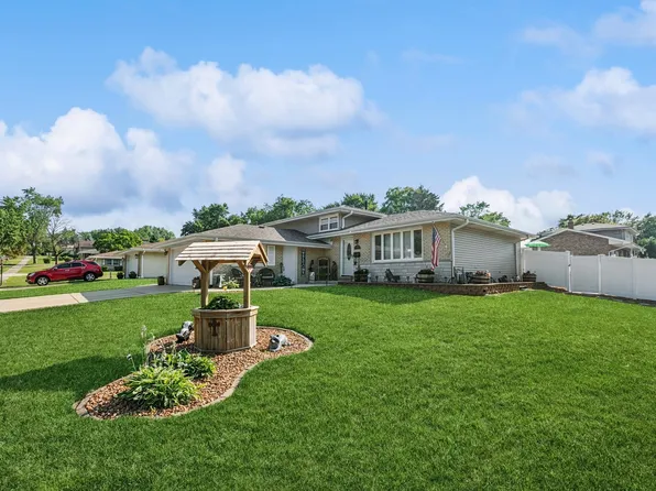 8900 S 85th Ave, Hickory Hills, IL 60457