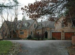 6070 Richmond Rd, Oakwood Village, OH 44146